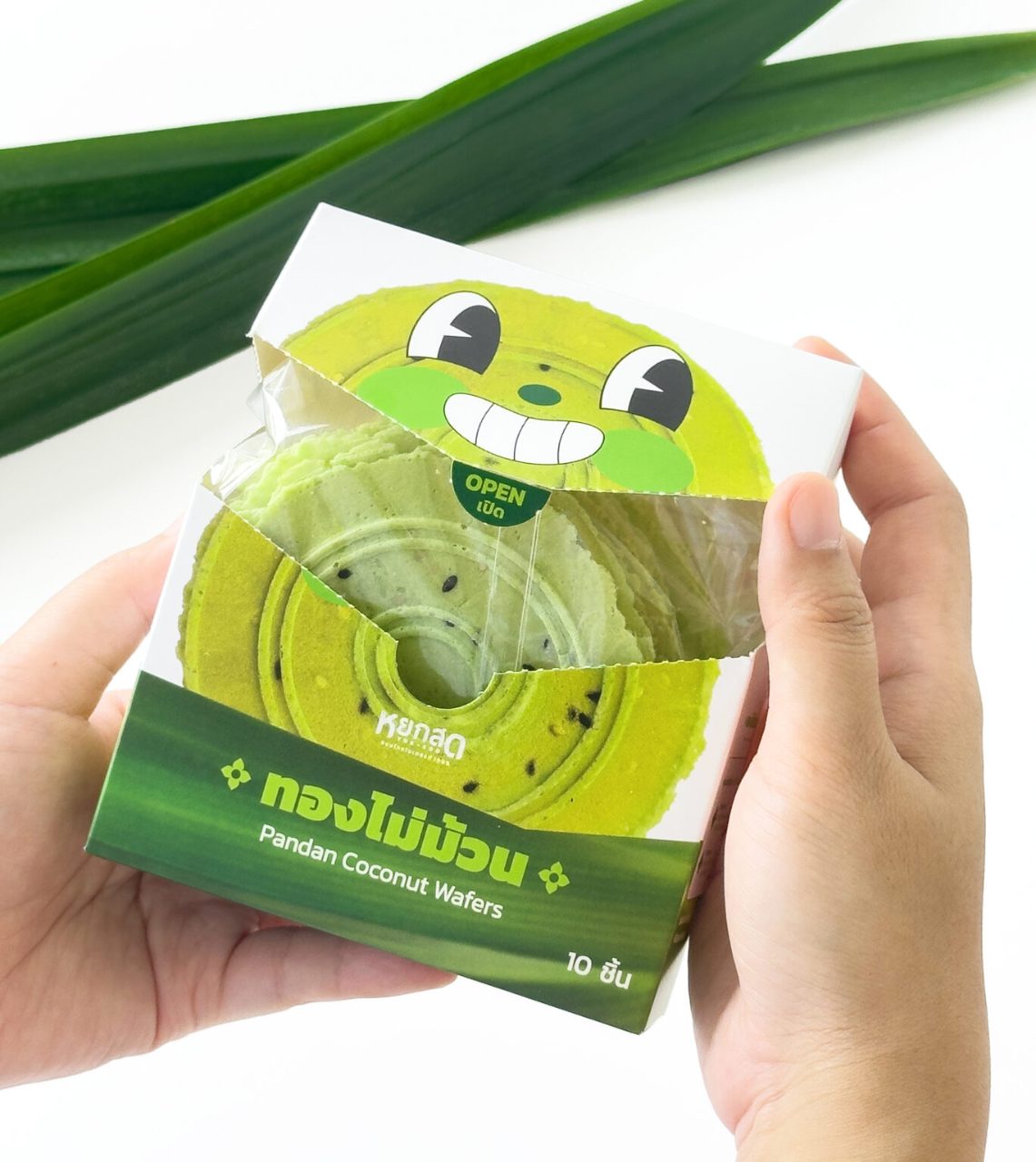 ทองไม่ม้วน (Pandan Coconut Wafer) ขนมไทยใบเตยแท้ หยกสด