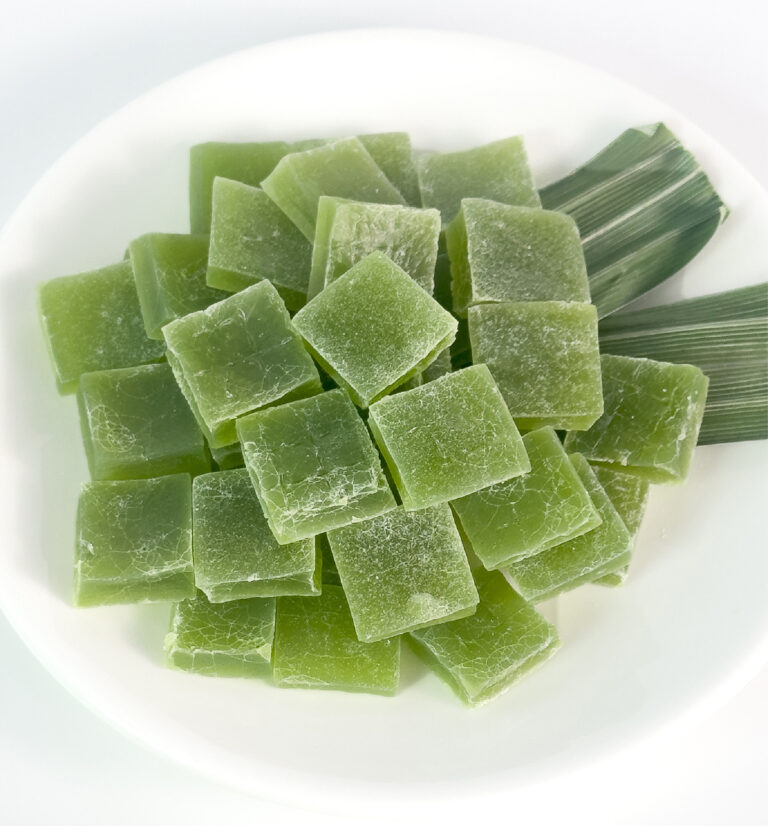 วุ้นกรอบใบเตย (Glazed Pandan Pudding) ขนมไทยใบเตยแท้ หยกสด