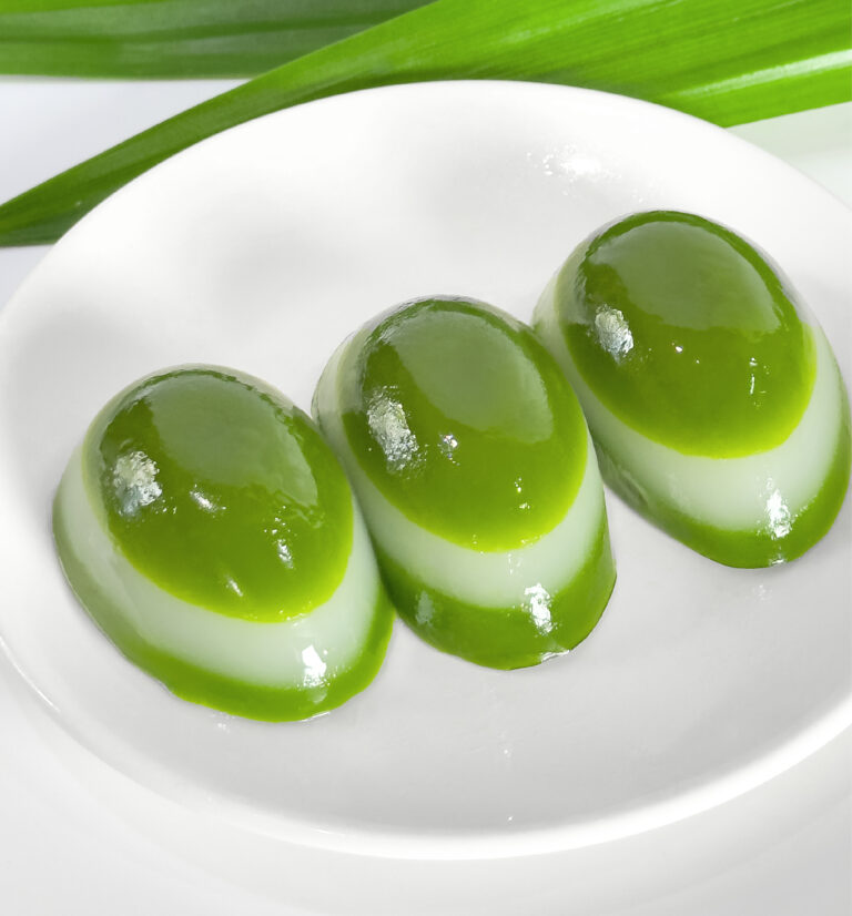 ขนมชั้นหยกสด (Yoksod Steamed Cake) ขนมไทยใบเตยแท้ หยกสด